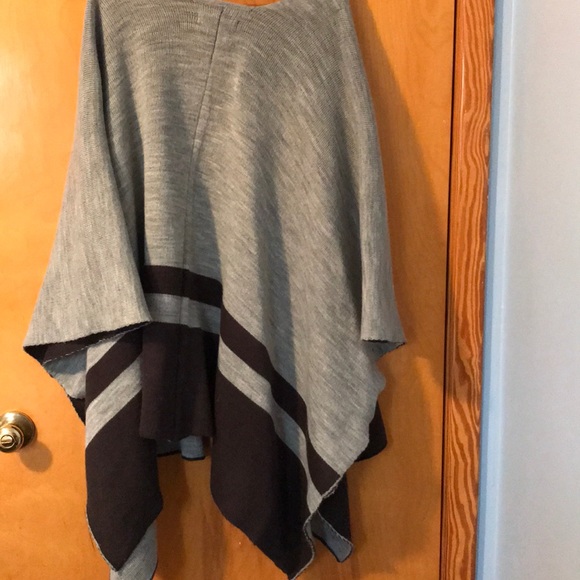 Light gray shawl from forever 21 - Picture 2 of 4